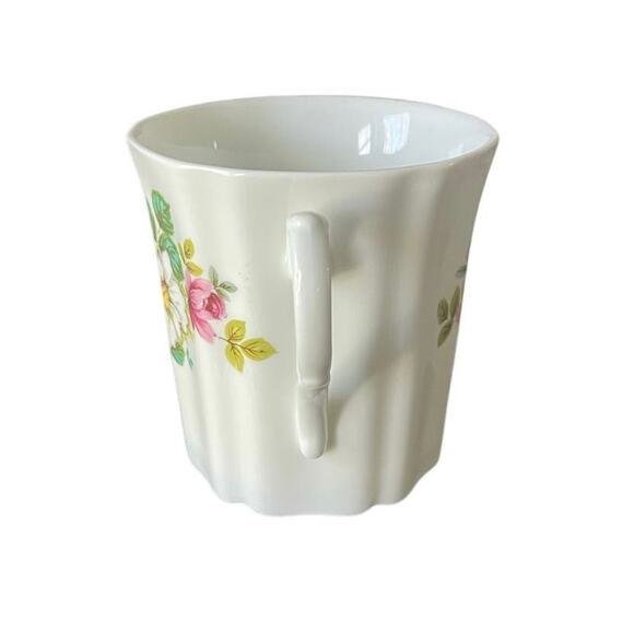Royal Grafton Tea Mug 60s Royal Grafton Coffee Cup Floral Pattern - Picture 2 of 5